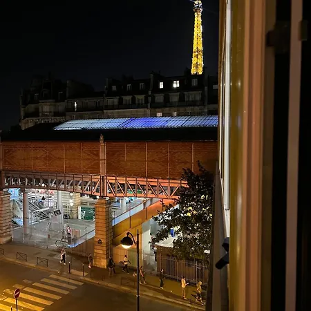 Tour Eiffel Trip In *