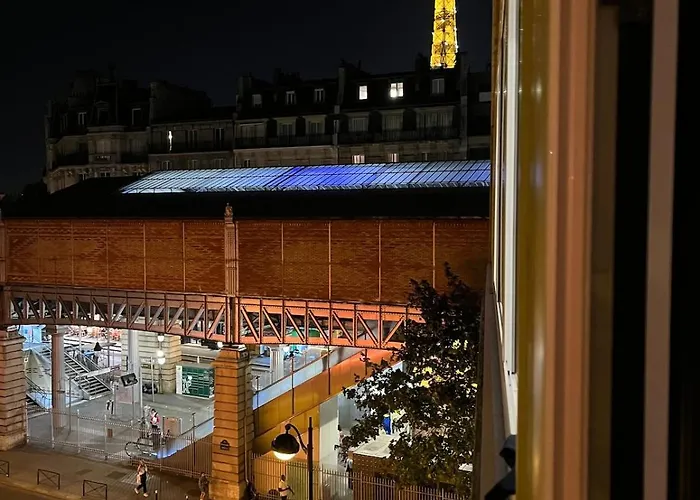 Tour Eiffel Trip In *